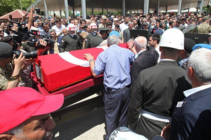 Türkiye kahramanlarını uğurluyor: Pençe-Kilit şehitleri için gözyaşları sel oldu! - Sayfa 18