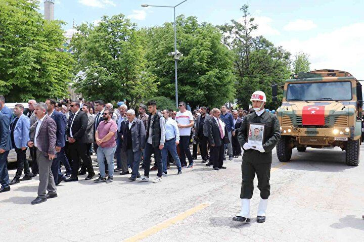Türkiye kahramanlarını uğurluyor: Pençe-Kilit şehitleri için gözyaşları sel oldu! - Sayfa 22