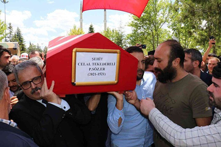 Türkiye kahramanlarını uğurluyor: Pençe-Kilit şehitleri için gözyaşları sel oldu! - Sayfa 19