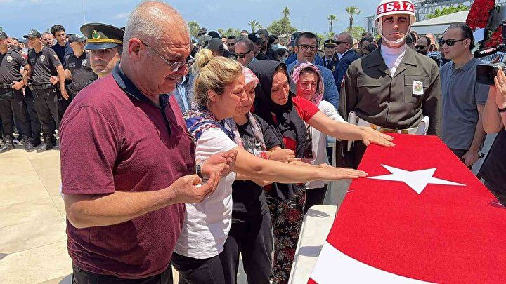 Türkiye kahramanlarını uğurluyor: Pençe-Kilit şehitleri için gözyaşları sel oldu! - Sayfa 12