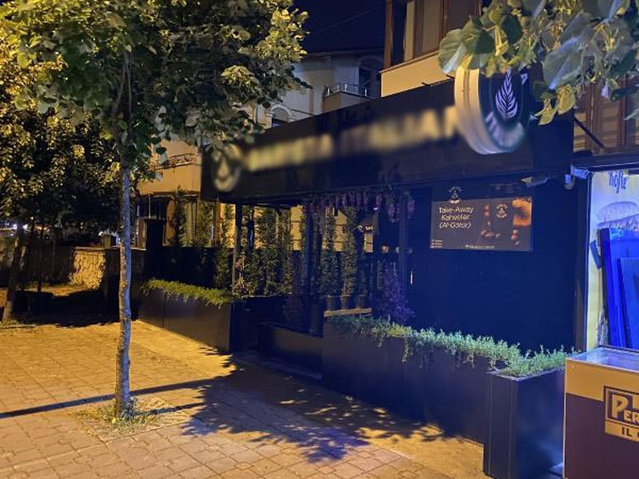 Kafede 'açık giyinme' skandalı! Şortla giden genç kız kovuldu - Sayfa 5