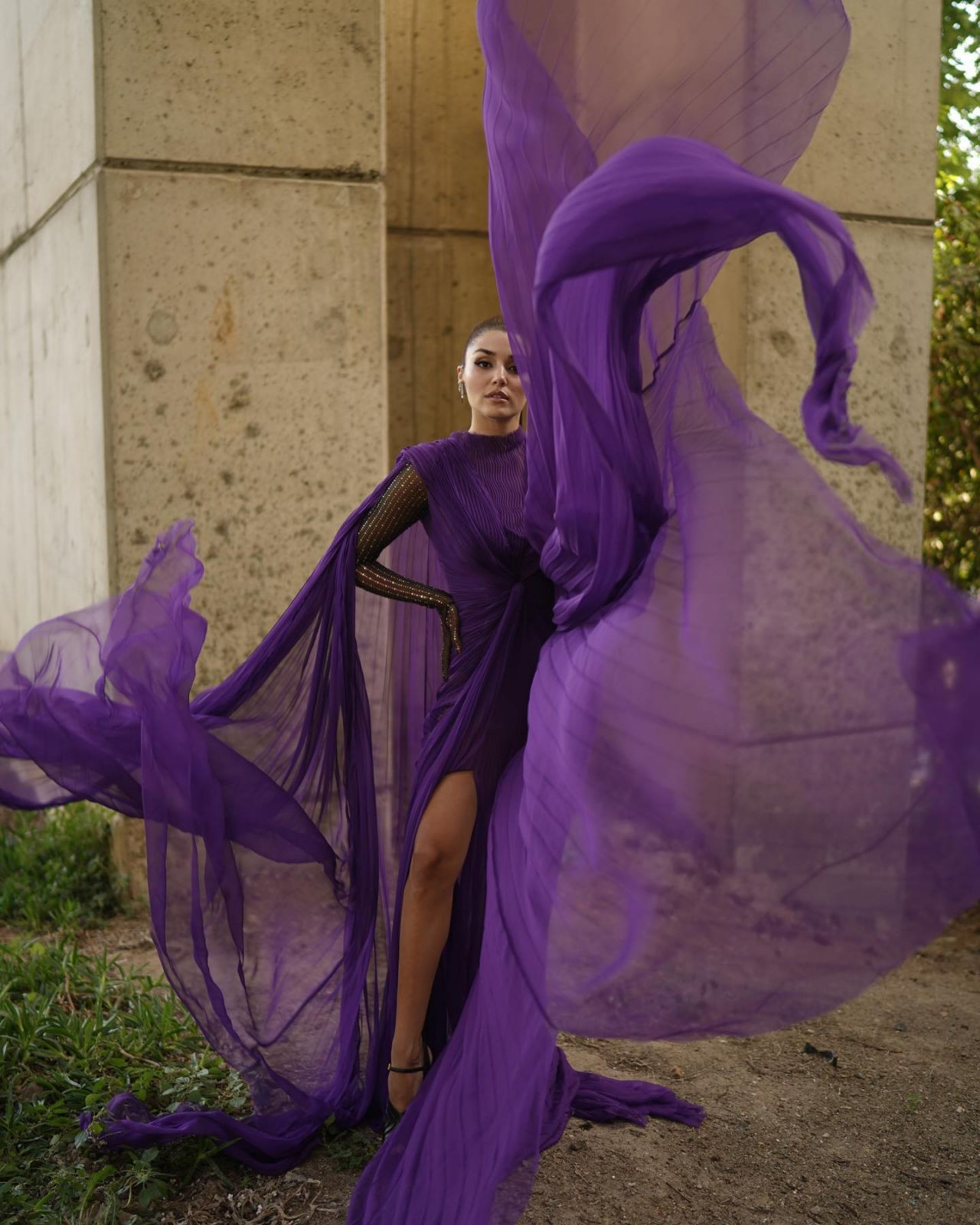 Hande Erçel transparan Gucci elbisesiyle ödül töreninde fırtına gibi esti - Sayfa 11