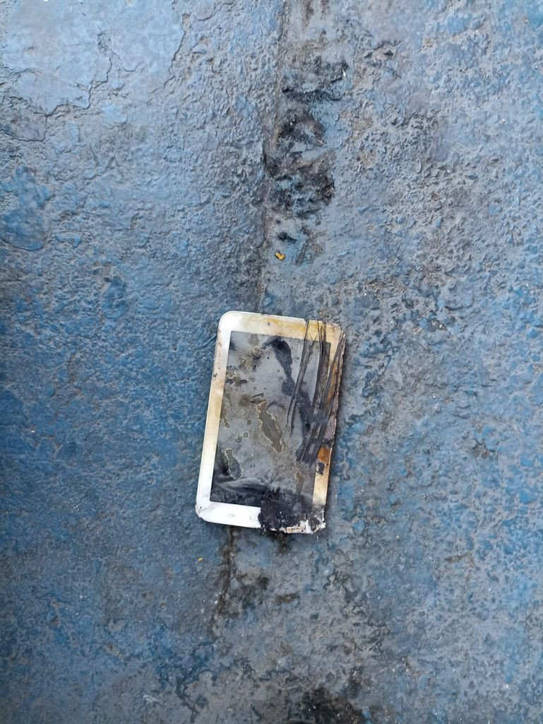 Galata'da bir garip olay! Elinde orakla gezip, fotoğraf çektirdikten sonra kendini ateşe verdi - Sayfa 9