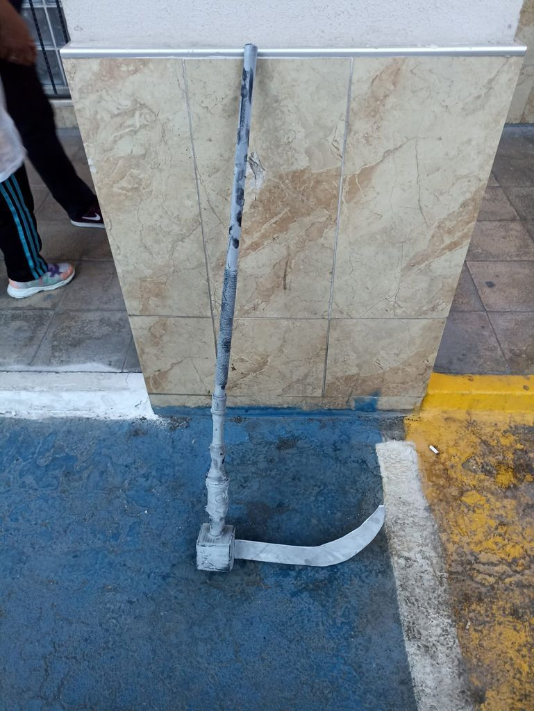 Galata'da bir garip olay! Elinde orakla gezip, fotoğraf çektirdikten sonra kendini ateşe verdi - Sayfa 13