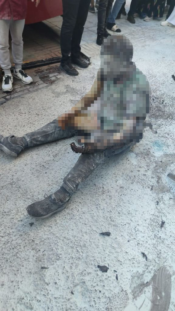 Galata'da bir garip olay! Elinde orakla gezip, fotoğraf çektirdikten sonra kendini ateşe verdi - Sayfa 14