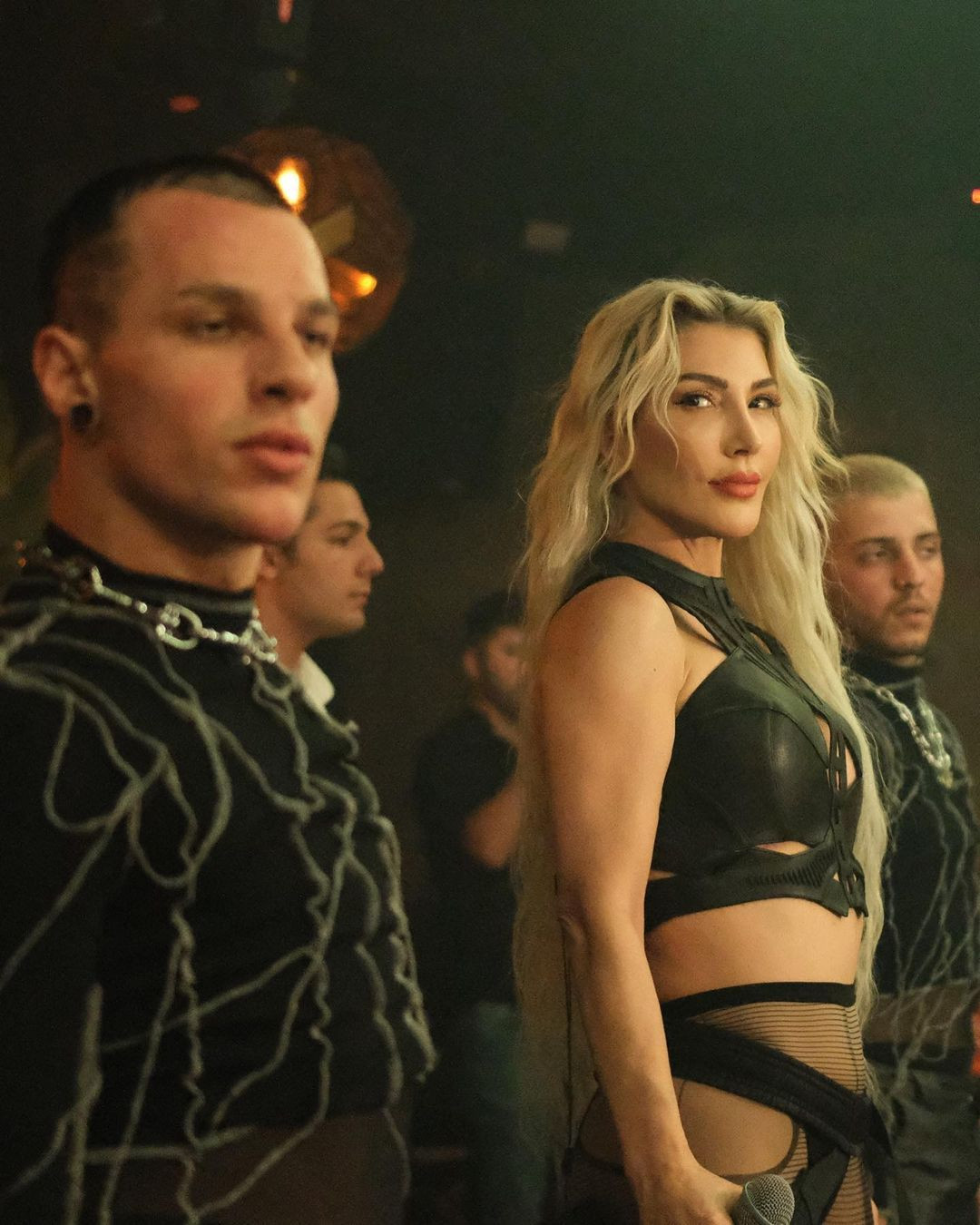 Hande Yener'in konser stili dünyaca ünlü şarkıcı Madonna'ya benzetildi - Sayfa 8