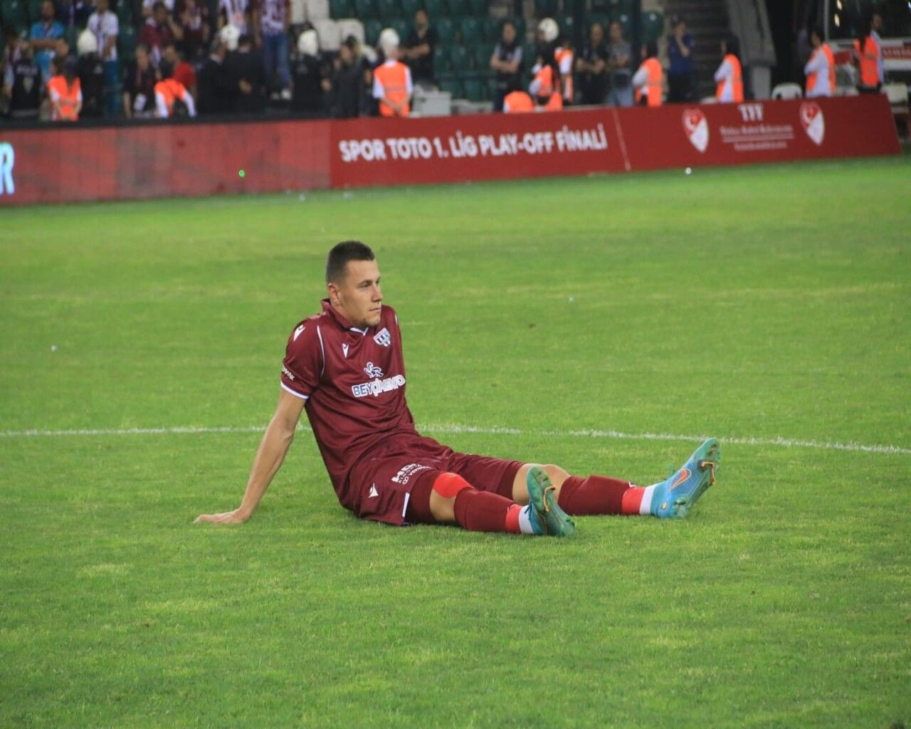 Bir tarafta sevinç, bir tarafta hüzün! Bandırma-İstanbulspor maçından özel fotoğraflar ve bilgiler - Sayfa 7