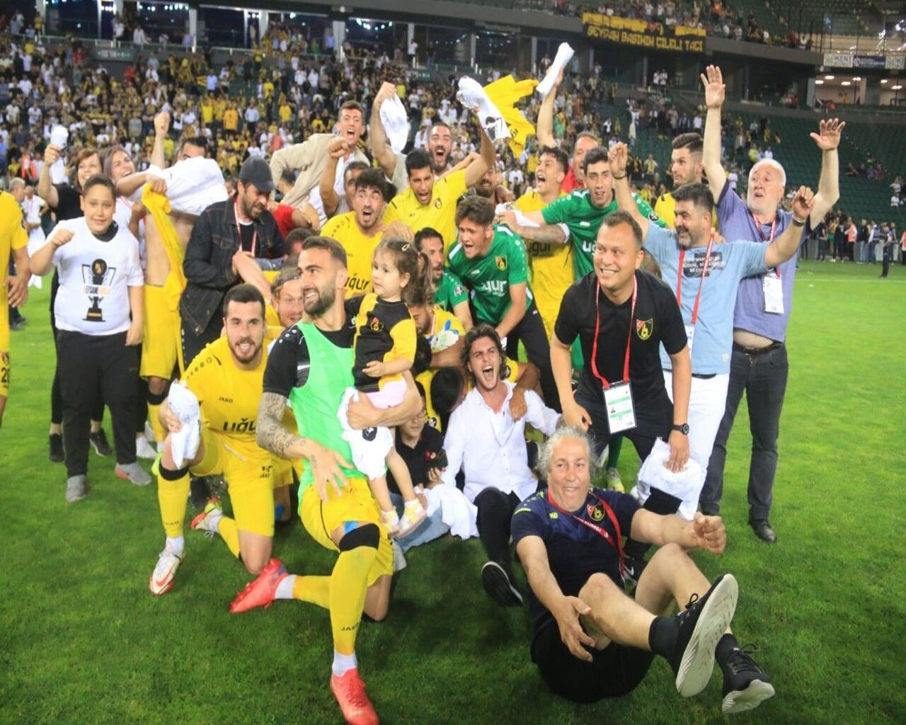 Bir tarafta sevinç, bir tarafta hüzün! Bandırma-İstanbulspor maçından özel fotoğraflar ve bilgiler - Sayfa 10