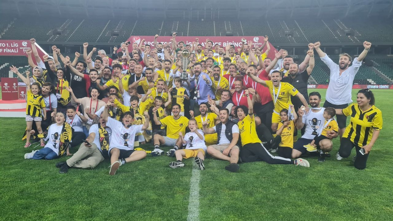 Süper Lig'e yükselen İstanbulspor'da kupa sevinci - Sayfa 6