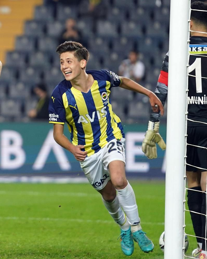 Dünya devi PSG, Fenerbahçe'nin genç yıldızı Arda Güler'i transfer etmek istiyor - Sayfa 3