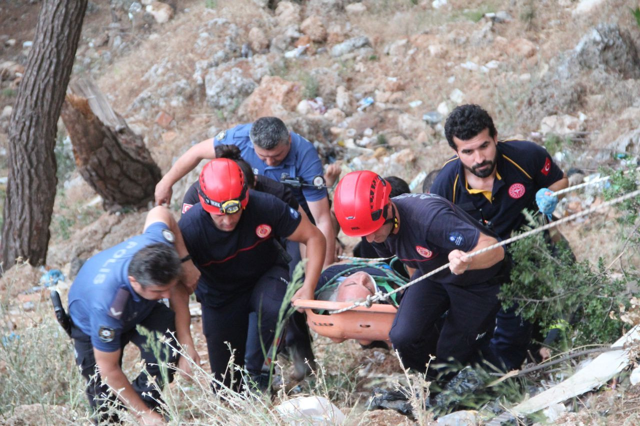 Seyir terasında kenti izlerken 20 metreden kayalığa düştü - Sayfa 7
