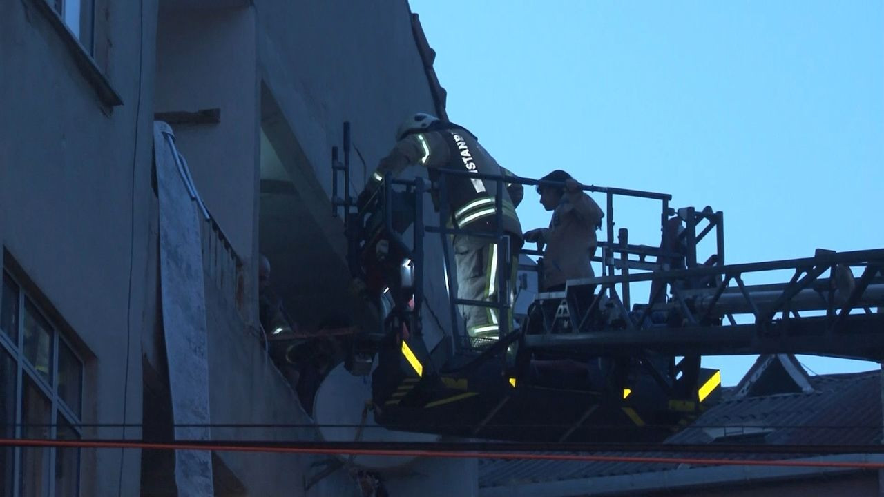 Yangında panikle bebeğini aşağıya atmak istedi, vatandaşlar 'atma' diye bağırdı - Sayfa 5