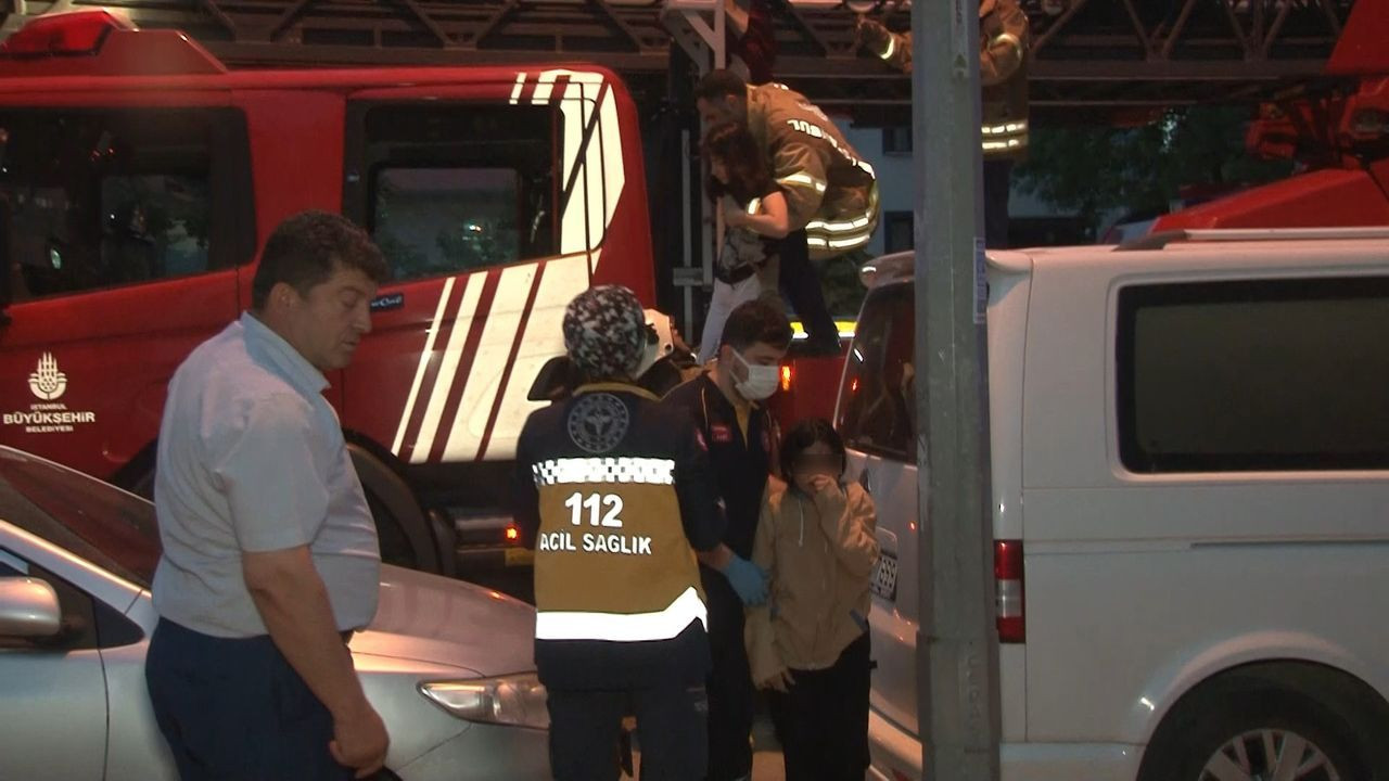 Yangında panikle bebeğini aşağıya atmak istedi, vatandaşlar 'atma' diye bağırdı - Sayfa 7