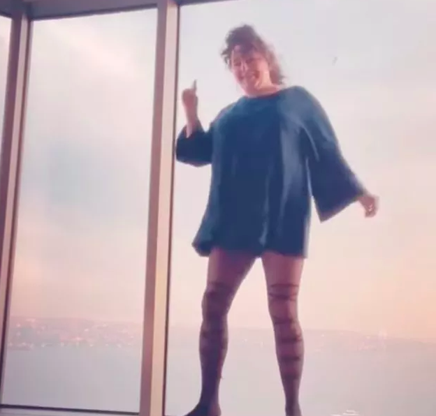 Esra Dermancıoğlu'nun külotlu çoraplı dansı olay oldu! - Sayfa 5