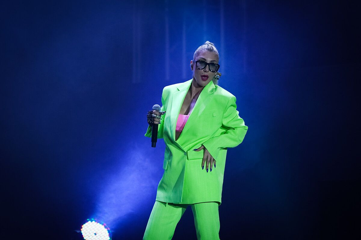 Kıyafet tercihi bu kez şaşırttı! Hande Yener'in neon tarzı - Sayfa 5