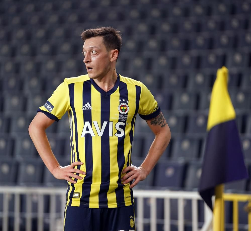 Fenerbahçe'de Mesut Özil endişe yaratıyor! Takımda kalacağını belirtmişti - Sayfa 11