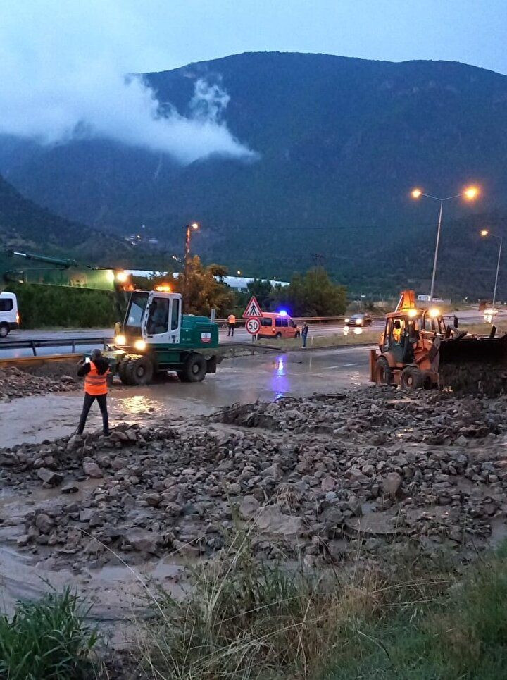 Amasya'da hortum ve sel: Dereler taştı, sokaklar göle döndü! - Sayfa 5