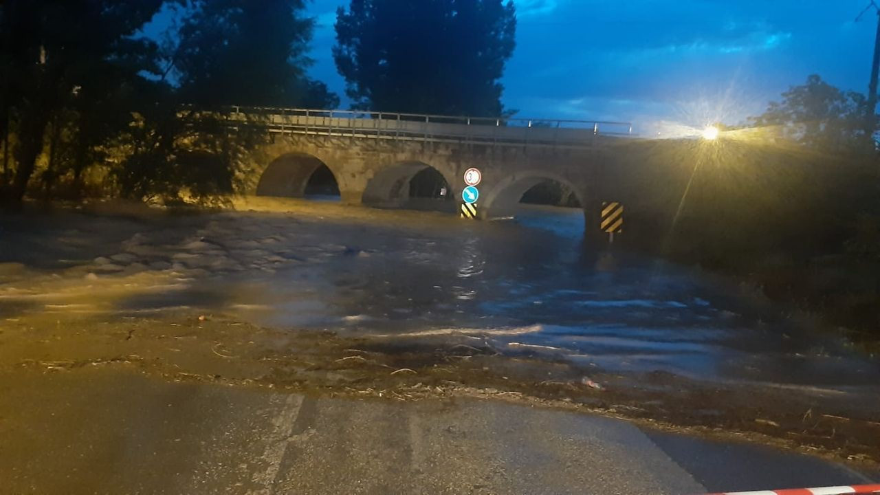 Çadır alanını sel bastı, 30 tarım işçisi canını zor kurtardı - Sayfa 5