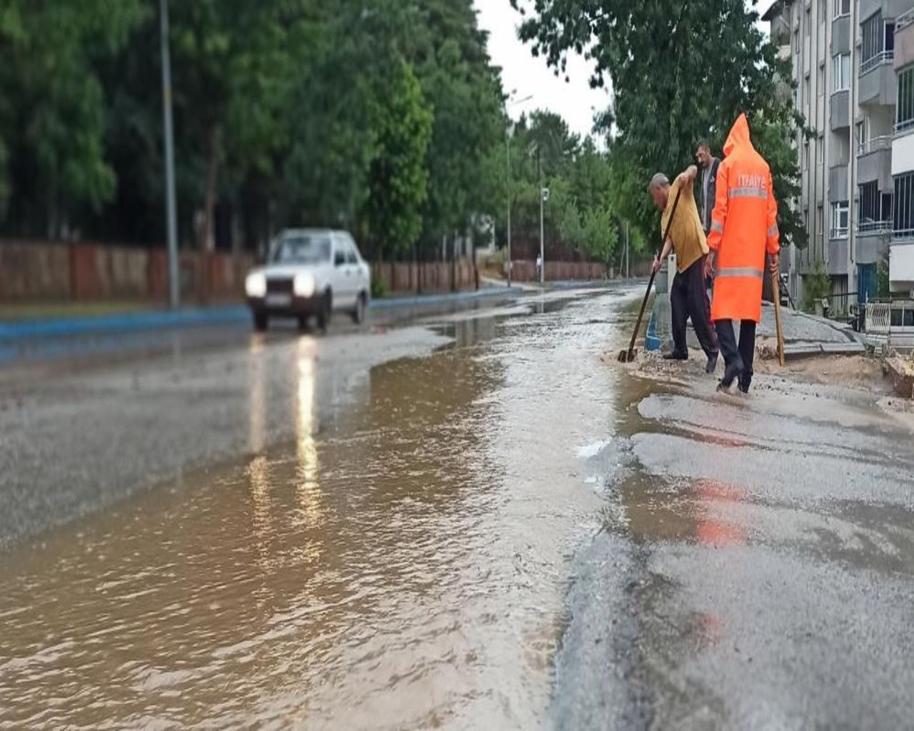Uyarılar peş peşe gelmişti! Sağanak yağışın birçok ilde hayatı felç ettiği o anlar - Sayfa 7