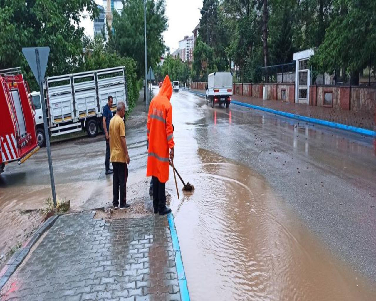 Uyarılar peş peşe gelmişti! Sağanak yağışın birçok ilde hayatı felç ettiği o anlar - Sayfa 8