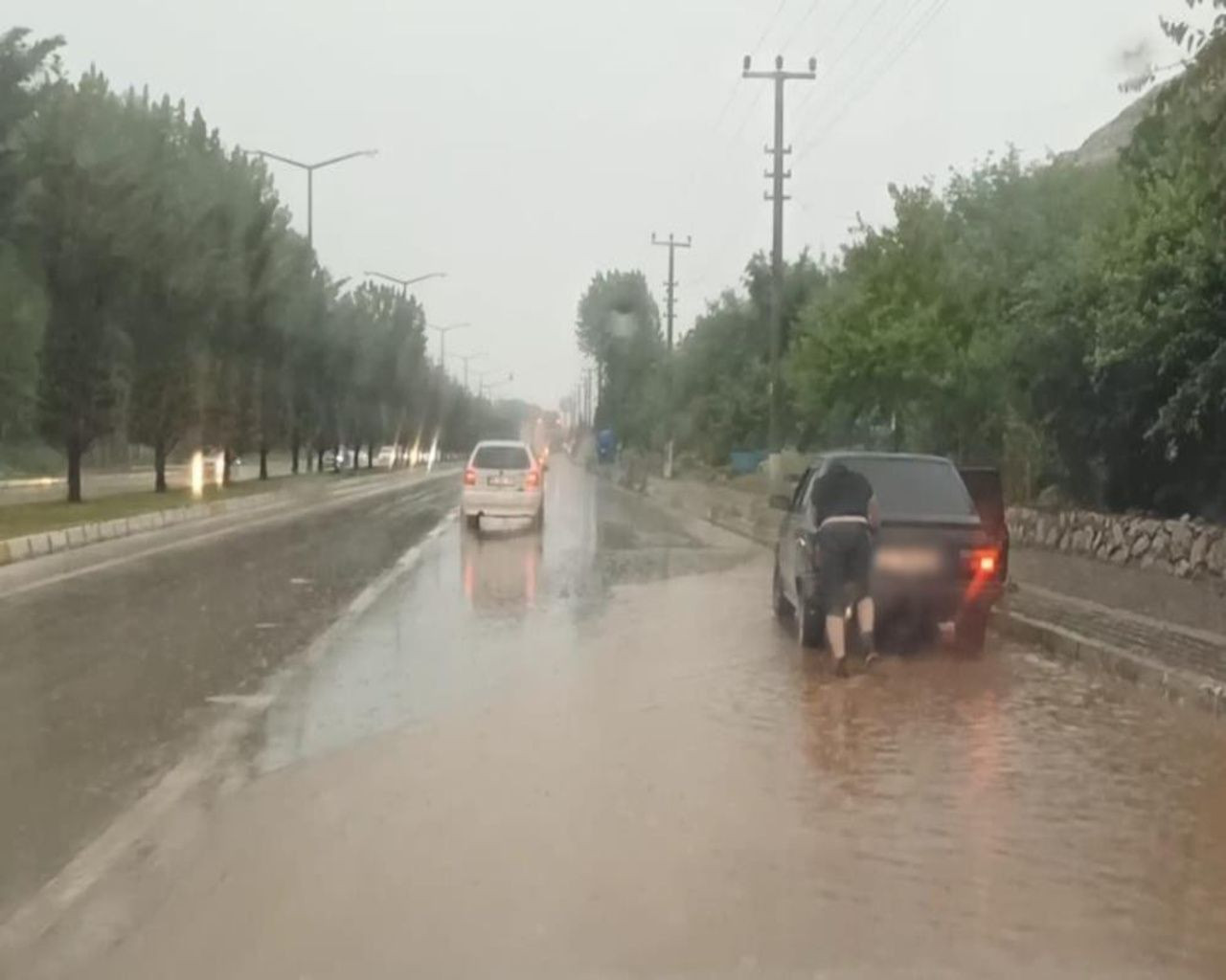 Uyarılar peş peşe gelmişti! Sağanak yağışın birçok ilde hayatı felç ettiği o anlar - Sayfa 10