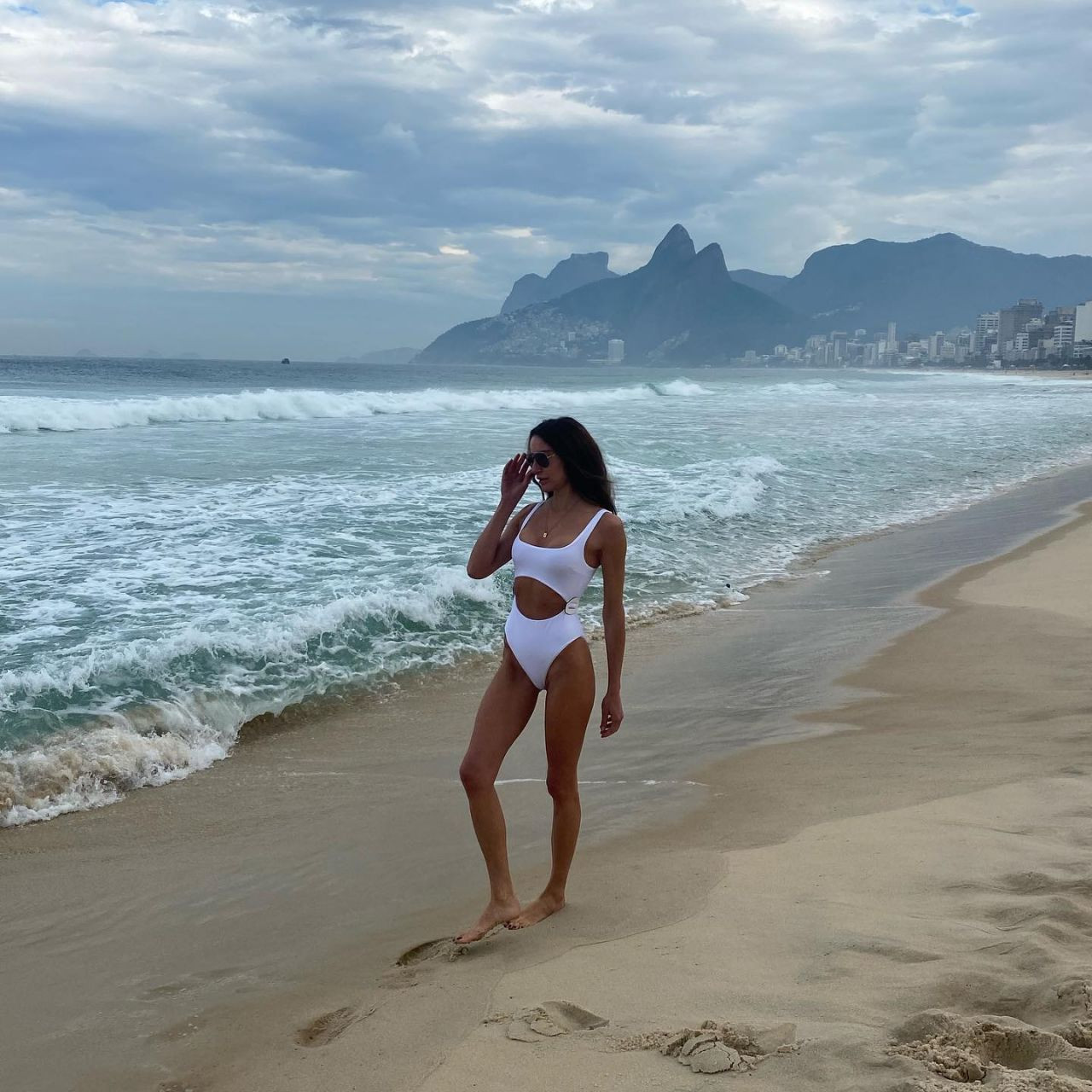 Ece Sükan'ın tatil pozlarına övgüler yağdı... Düzgün fiziğine övgüler yağdı - Sayfa 10