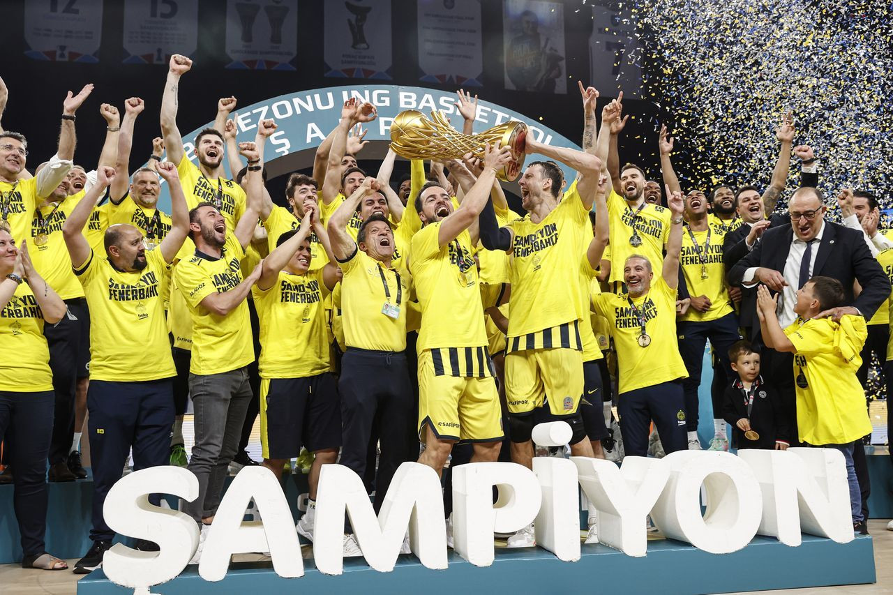 Fenerbahçe Beko'da şampiyonluk sevinci! Kupayı coşkuyla kaldırdılar - Sayfa 8