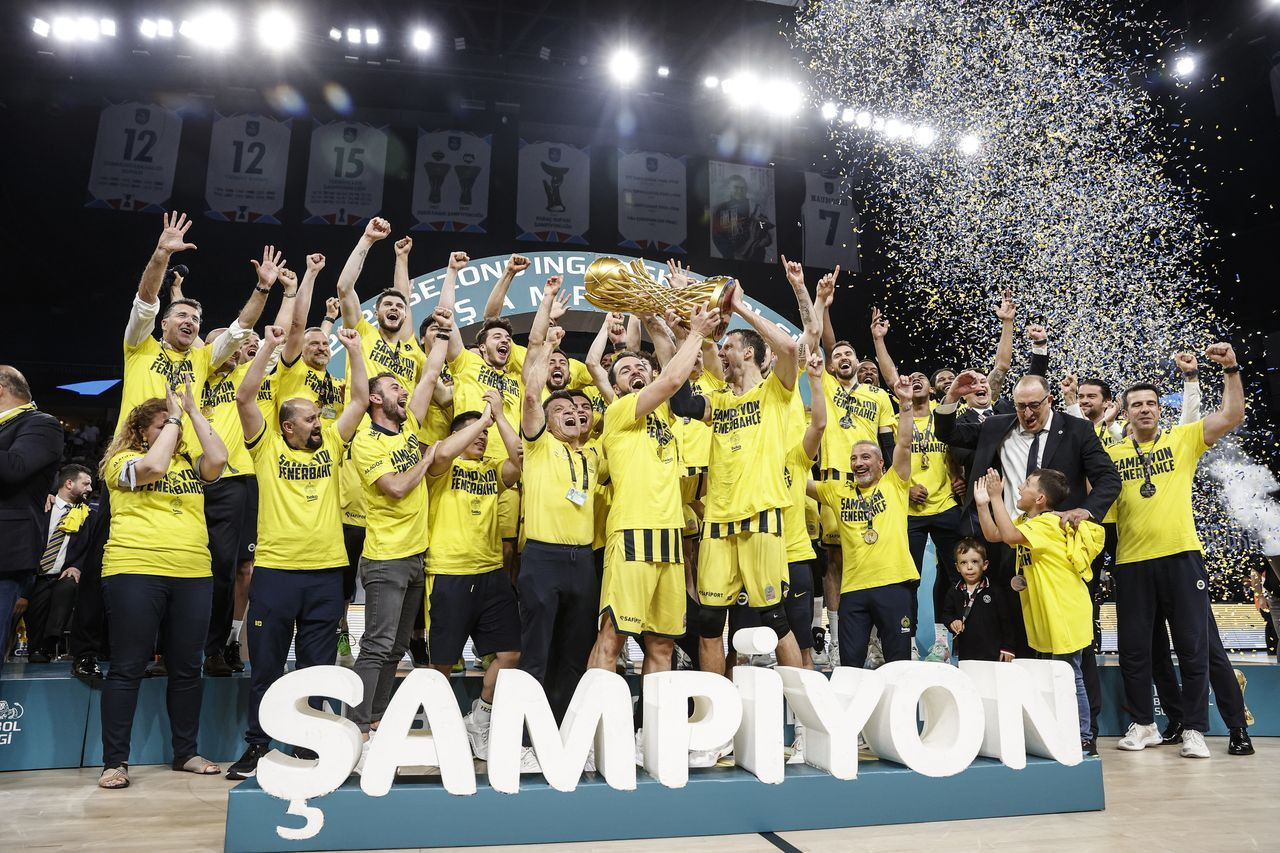 Fenerbahçe Beko'da şampiyonluk sevinci! Kupayı coşkuyla kaldırdılar - Sayfa 9