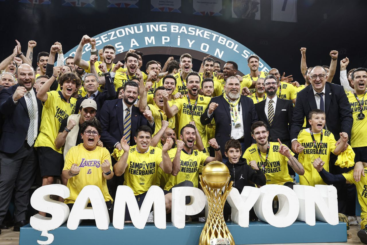Fenerbahçe Beko'da şampiyonluk sevinci! Kupayı coşkuyla kaldırdılar - Sayfa 14