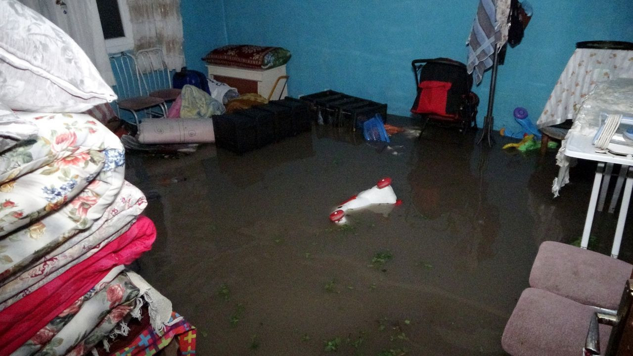 Bakkala giden anne, dönüşte çocuklarını sular altında buldu! - Sayfa 5