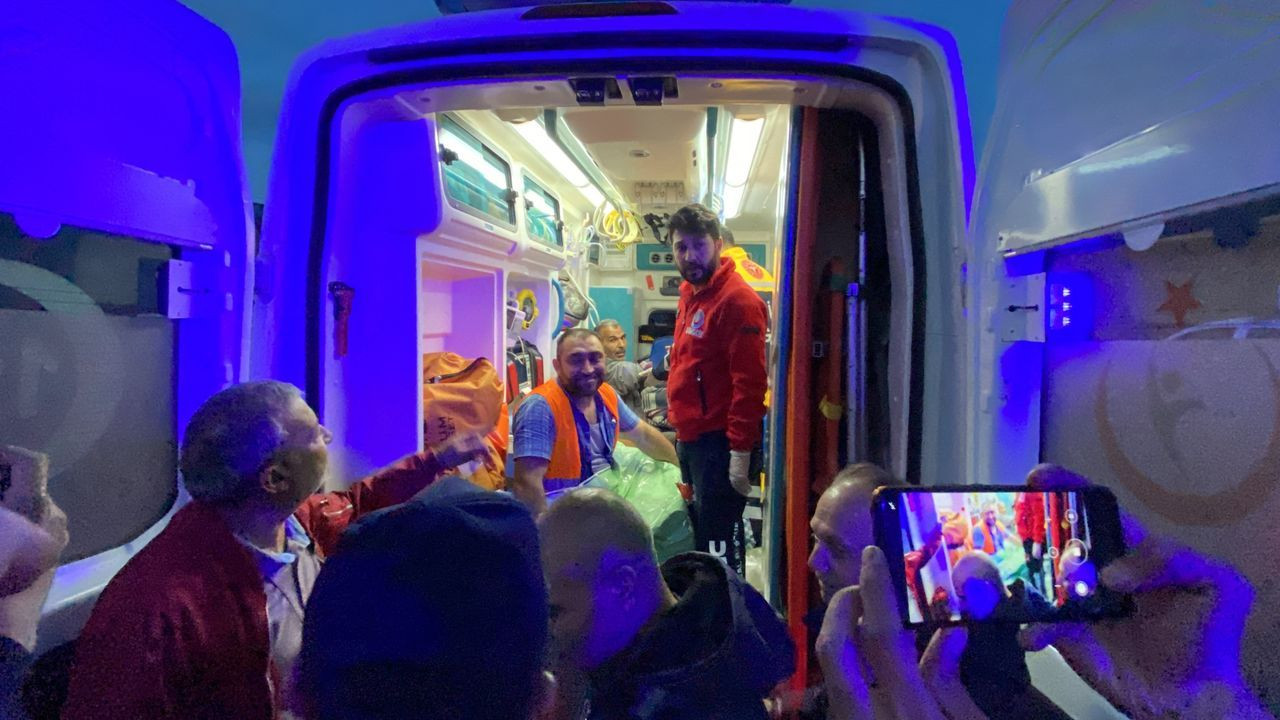 Hızlı tren tünelini sel bastı! Mahsur kalan 3 işçi kurtarıldı - Sayfa 7