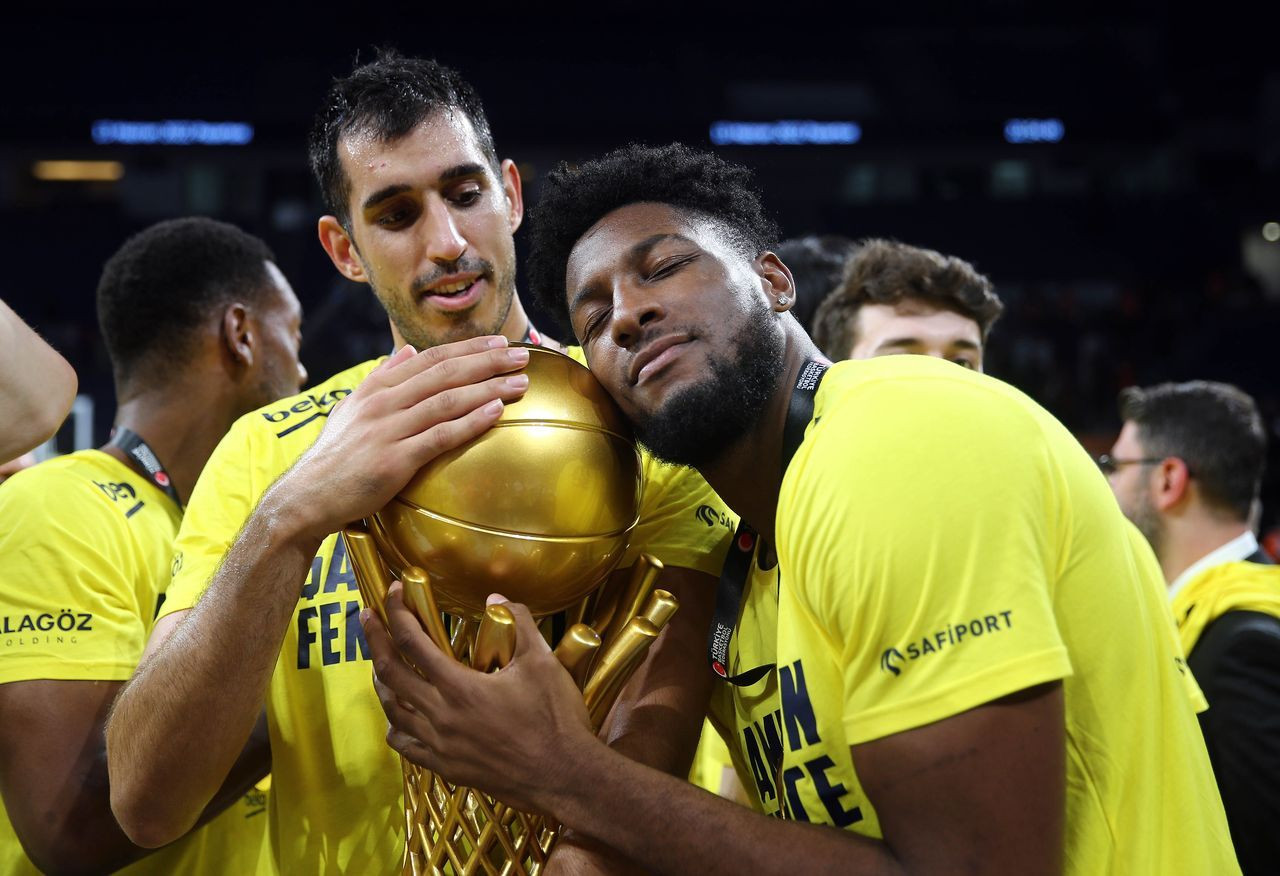 Fenerbahçe Beko'da şampiyonluk sevinci! Kupayı coşkuyla kaldırdılar - Sayfa 17