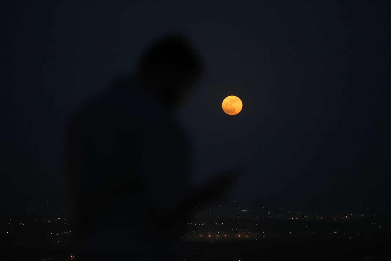 'Süper Ay' nefes kesti! İşte Türkiye ve dünyadan muhteşem dolunay manzaraları - Sayfa 7