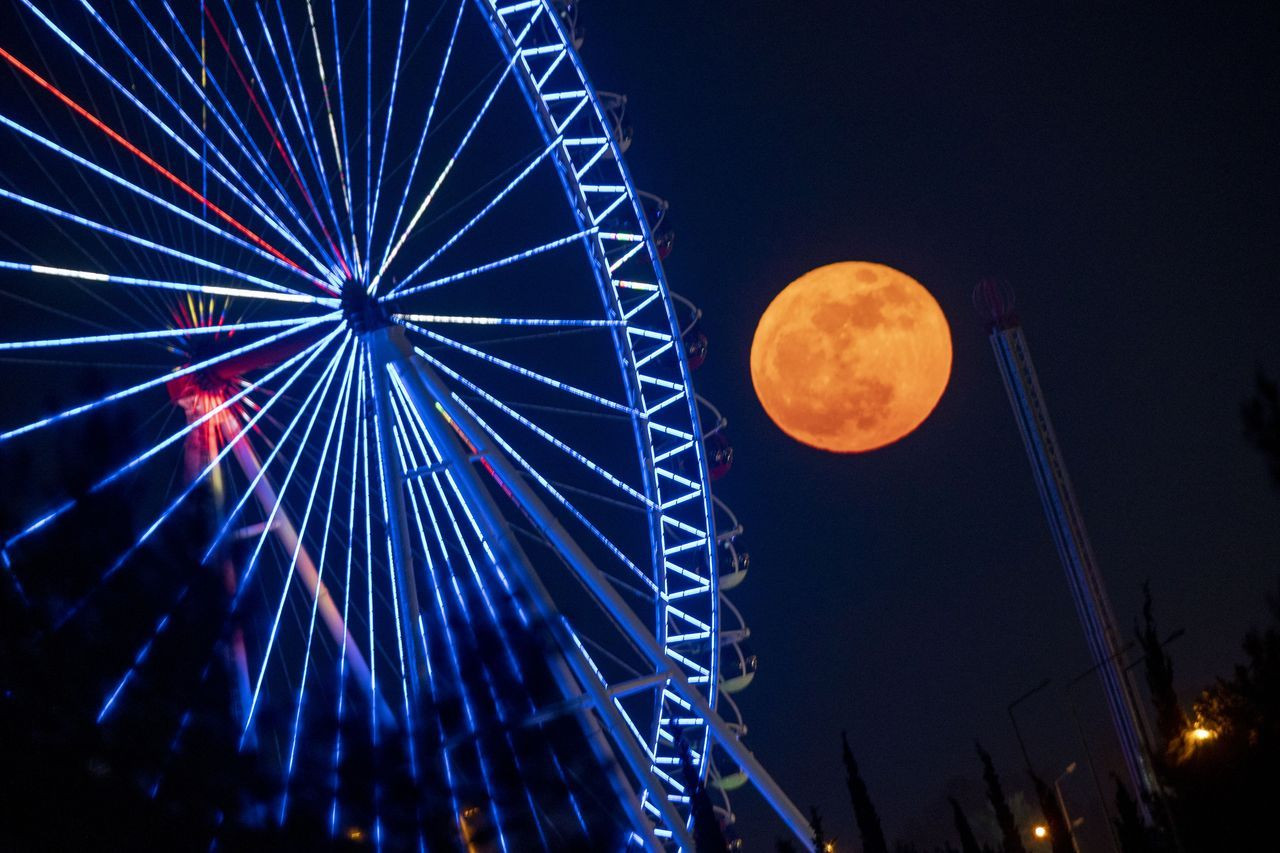 'Süper Ay' nefes kesti! İşte Türkiye ve dünyadan muhteşem dolunay manzaraları - Sayfa 9