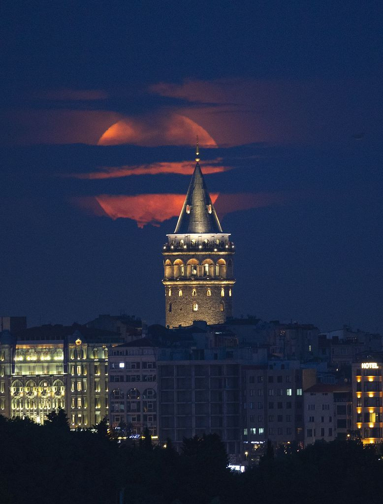 'Süper Ay' nefes kesti! İşte Türkiye ve dünyadan muhteşem dolunay manzaraları - Sayfa 11