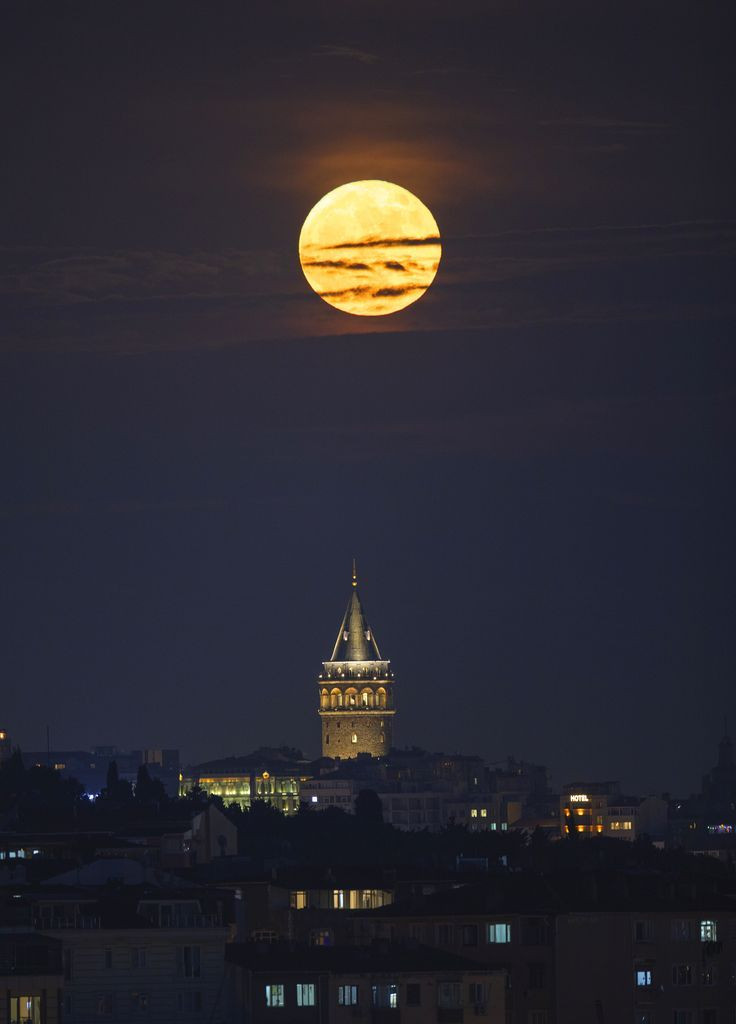 'Süper Ay' nefes kesti! İşte Türkiye ve dünyadan muhteşem dolunay manzaraları - Sayfa 13