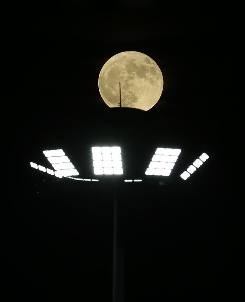 'Süper Ay' nefes kesti! İşte Türkiye ve dünyadan muhteşem dolunay manzaraları - Sayfa 14