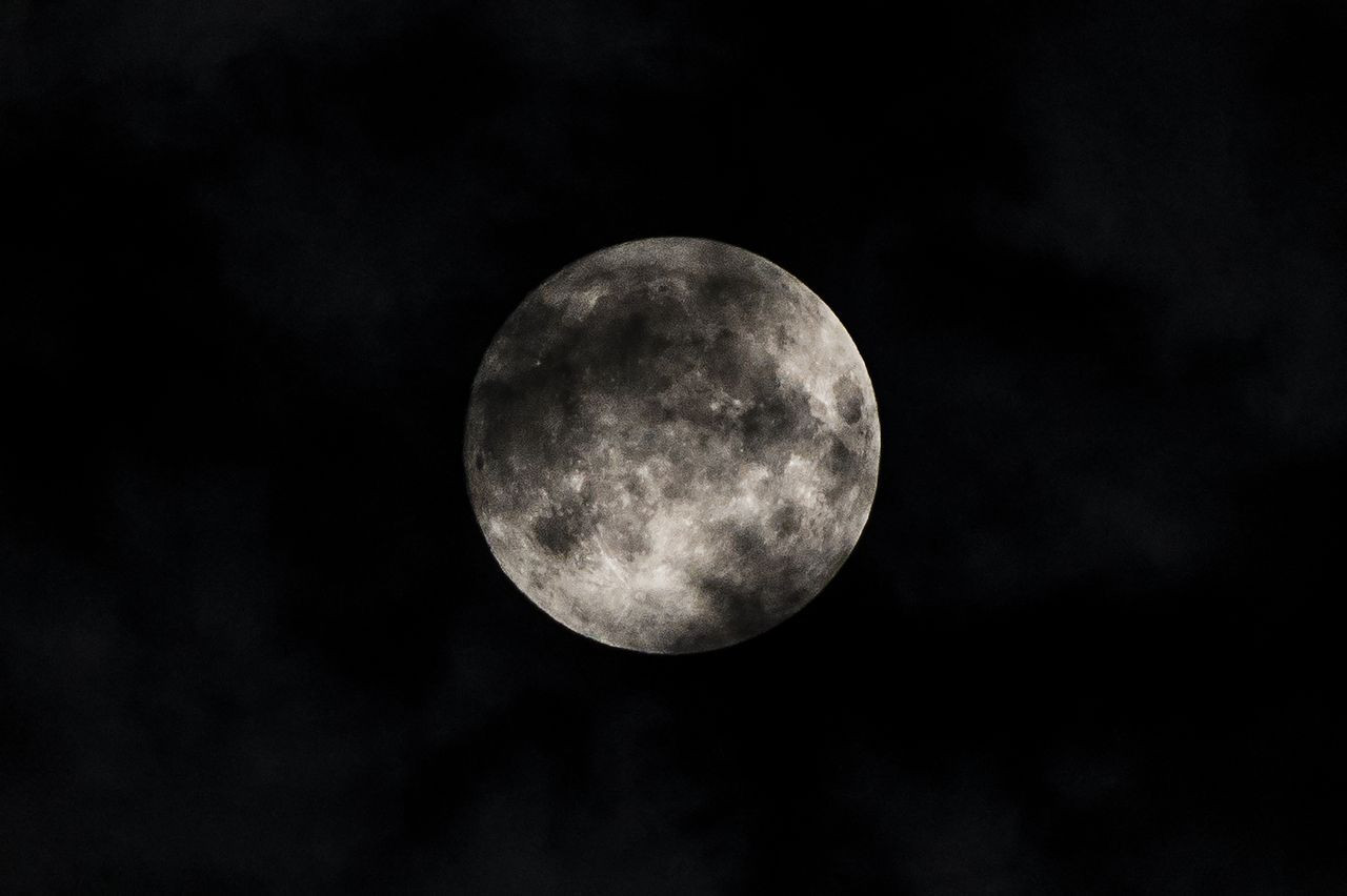 'Süper Ay' nefes kesti! İşte Türkiye ve dünyadan muhteşem dolunay manzaraları - Sayfa 20