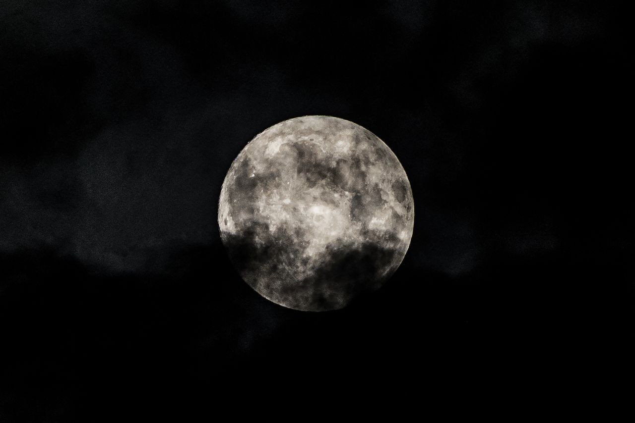 'Süper Ay' nefes kesti! İşte Türkiye ve dünyadan muhteşem dolunay manzaraları - Sayfa 21