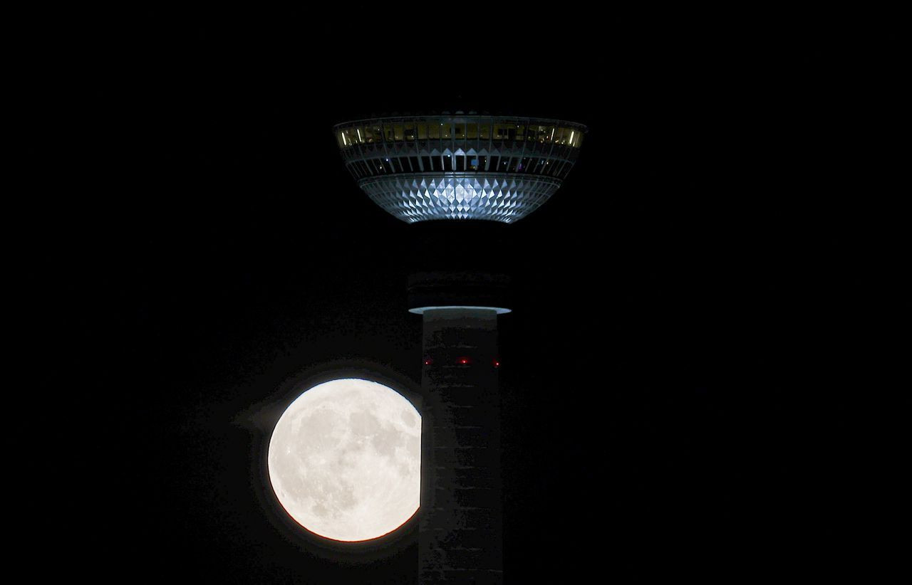 'Süper Ay' nefes kesti! İşte Türkiye ve dünyadan muhteşem dolunay manzaraları - Sayfa 22