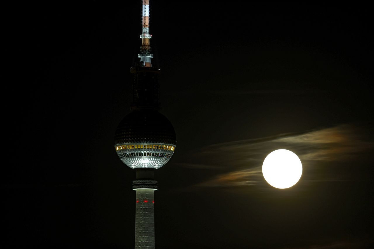 'Süper Ay' nefes kesti! İşte Türkiye ve dünyadan muhteşem dolunay manzaraları - Sayfa 23