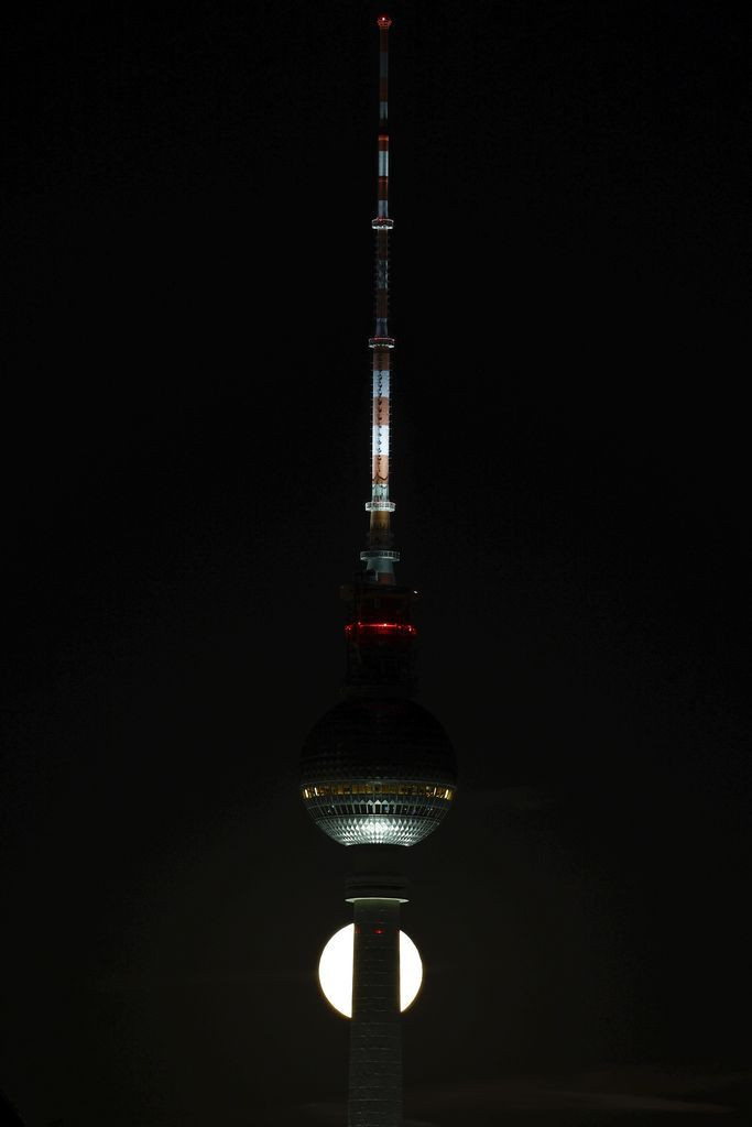 'Süper Ay' nefes kesti! İşte Türkiye ve dünyadan muhteşem dolunay manzaraları - Sayfa 24