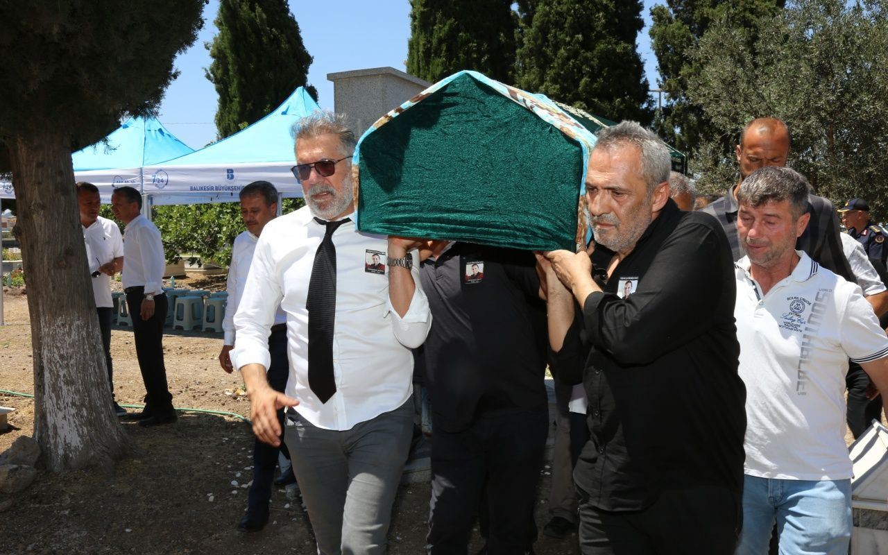 Yavuz Bingöl’ün annesi ve halk ozanı Şahsenem Bacı Ayvalık'ta toprağa verildi - Sayfa 17