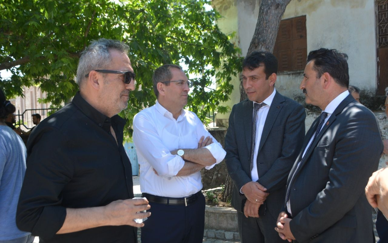 Yavuz Bingöl’ün annesi ve halk ozanı Şahsenem Bacı Ayvalık'ta toprağa verildi - Sayfa 15