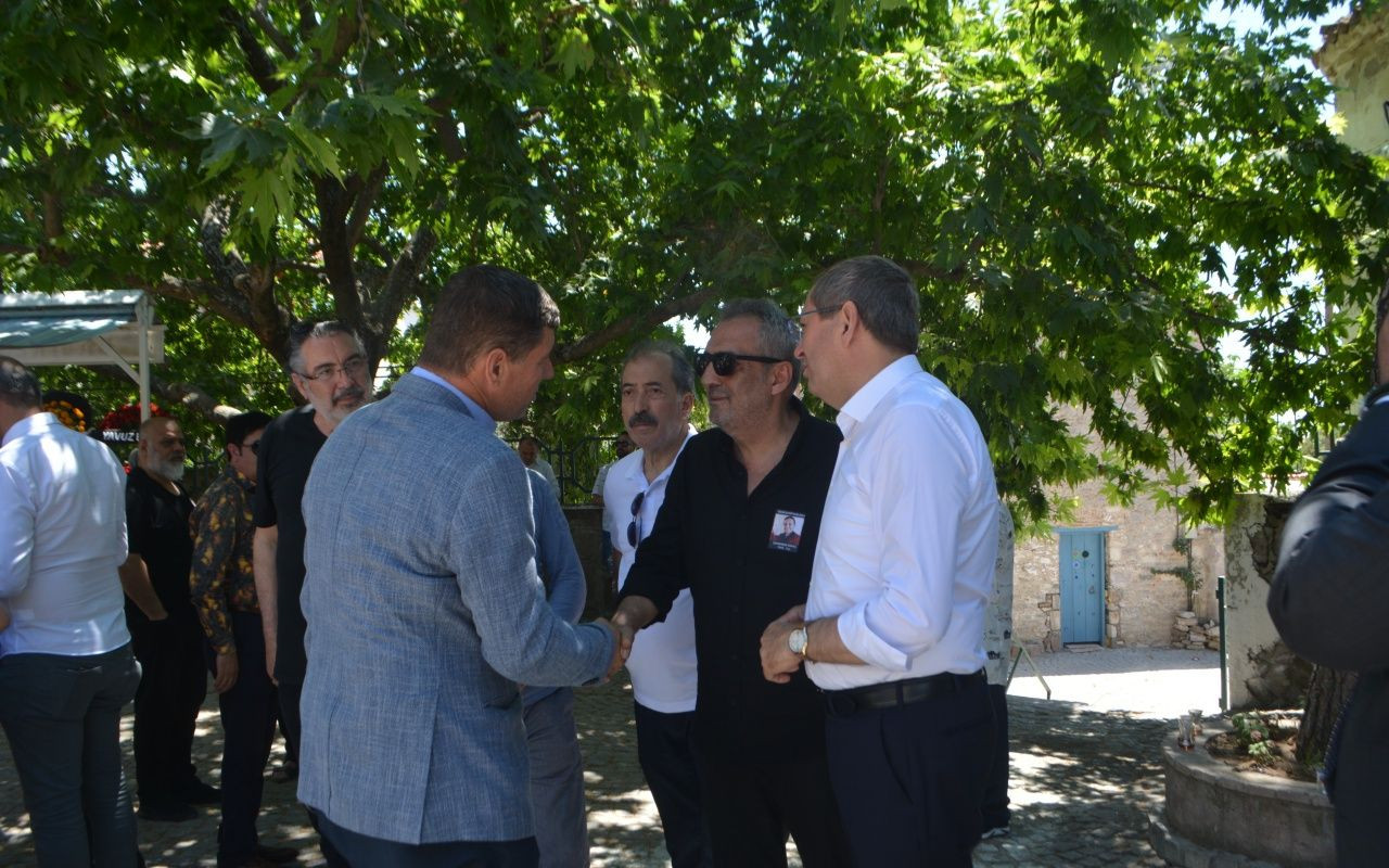 Yavuz Bingöl’ün annesi ve halk ozanı Şahsenem Bacı Ayvalık'ta toprağa verildi - Sayfa 11