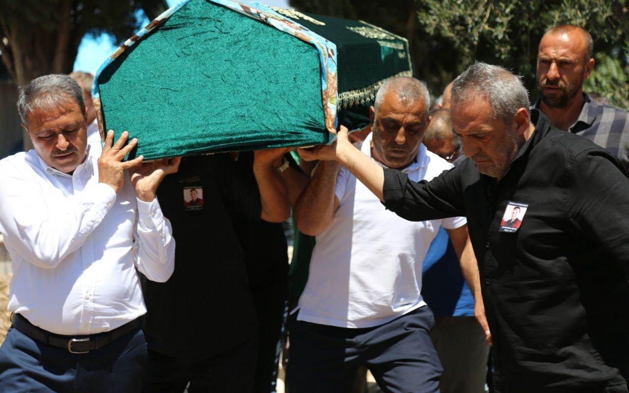 Yavuz Bingöl’ün annesi ve halk ozanı Şahsenem Bacı Ayvalık'ta toprağa verildi - Sayfa 13