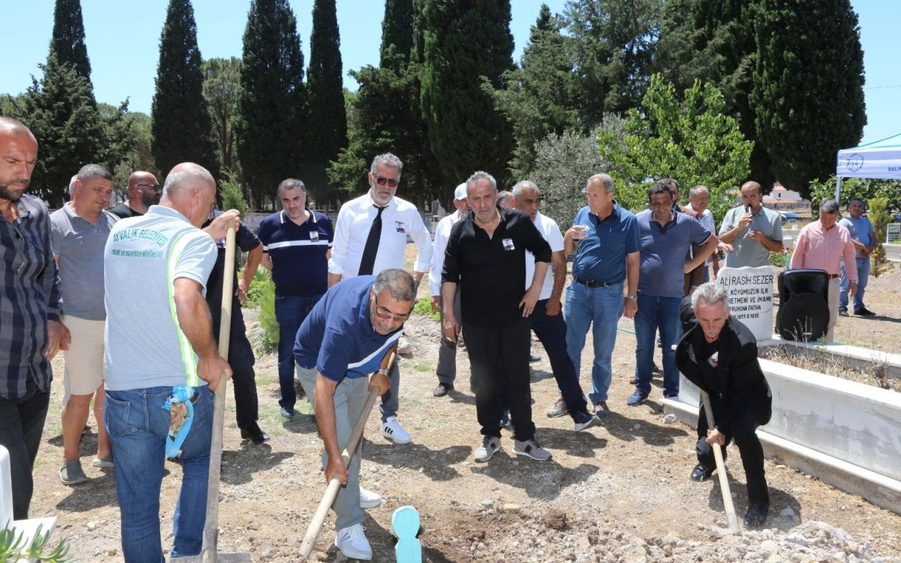 Yavuz Bingöl’ün annesi ve halk ozanı Şahsenem Bacı Ayvalık'ta toprağa verildi - Sayfa 8