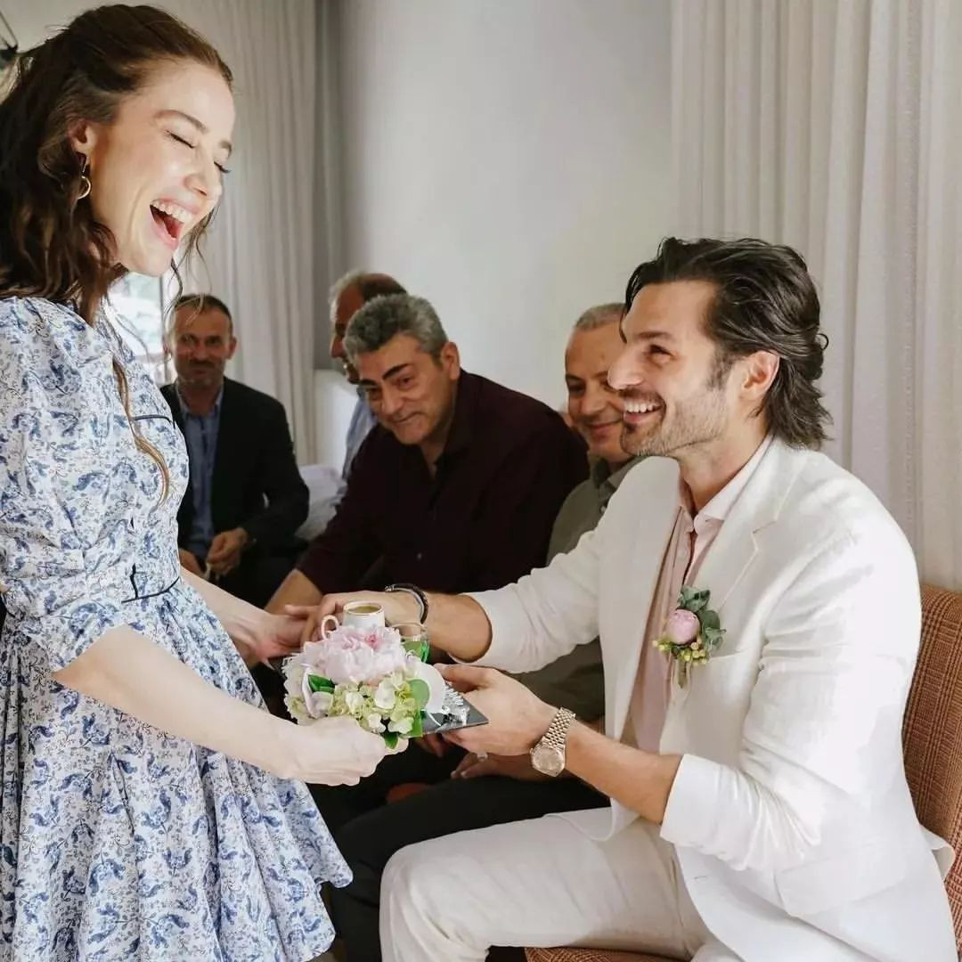 Evlilik yolunda ilk adımı attılar: Serkan Çayoğlu sevgilisi Özge Gürel'i ailesinden istedi - Sayfa 8