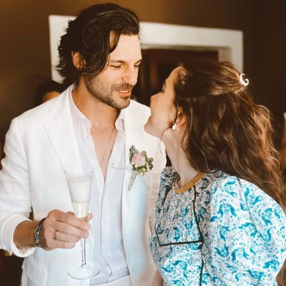 Evlilik yolunda ilk adımı attılar: Serkan Çayoğlu sevgilisi Özge Gürel'i ailesinden istedi - Sayfa 10