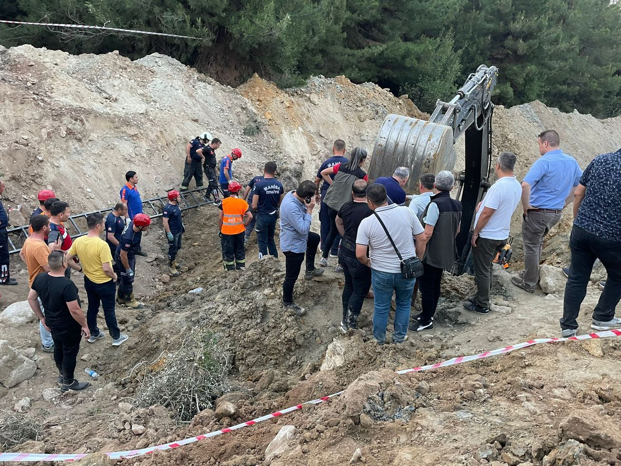 Manisa'da göçük! Hayvan içme suyu göleti inşaatında 3 kişi toprak altında kaldı - Sayfa 6